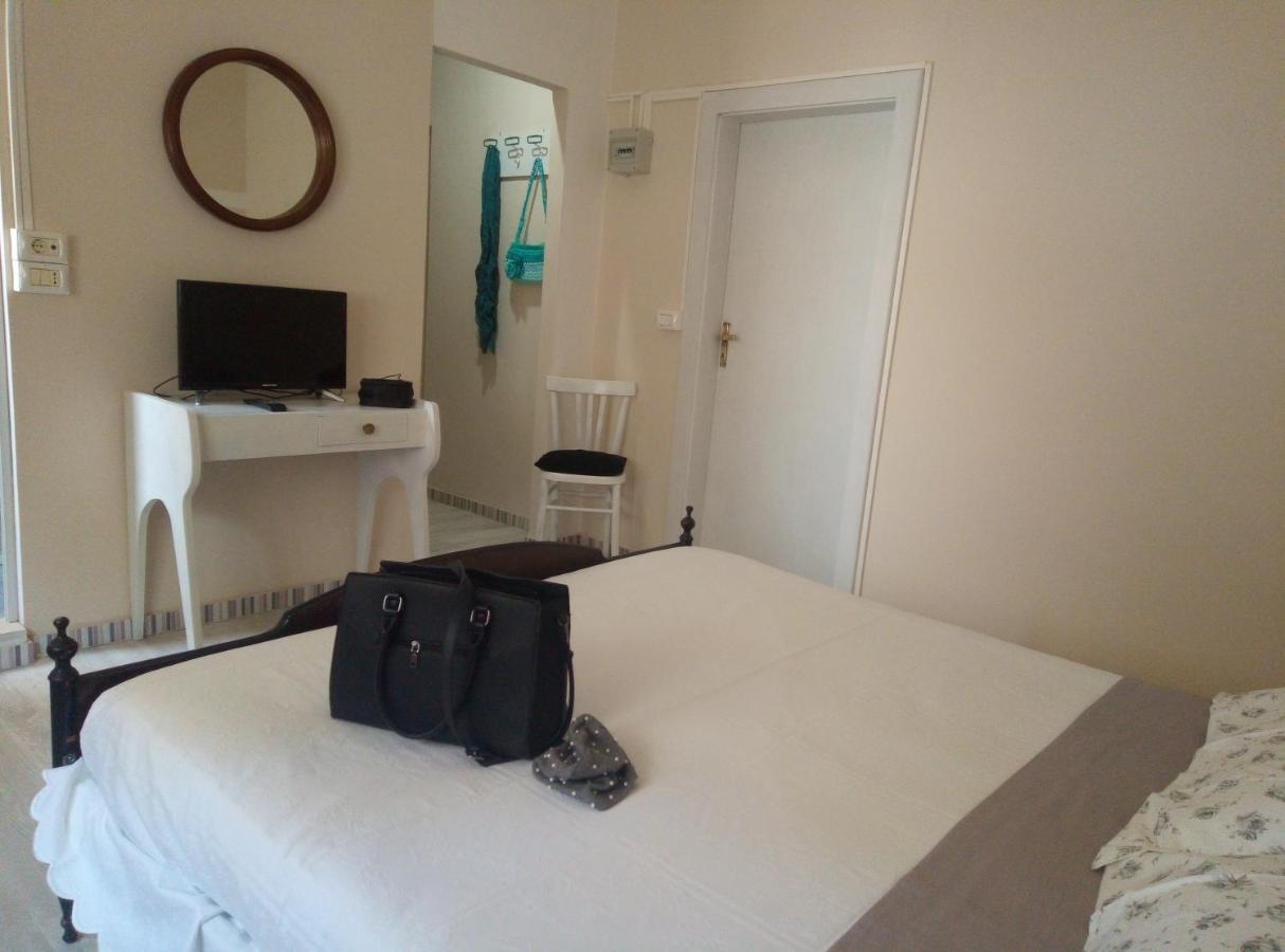 La Villa Bellaria-Igea Marina Exteriör bild